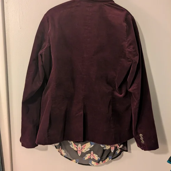 Women's Velvet Jacket in Rich Burgundy - Picture 5 of 6